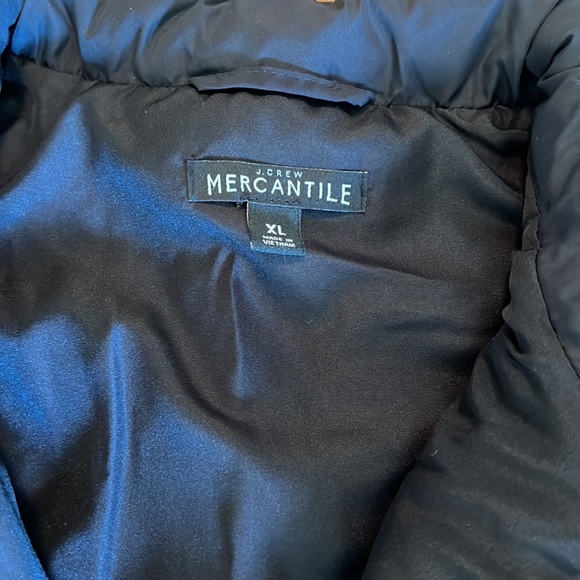 J.Crew quilted vest. Size XL. NWOT. - Picture 2 of 3